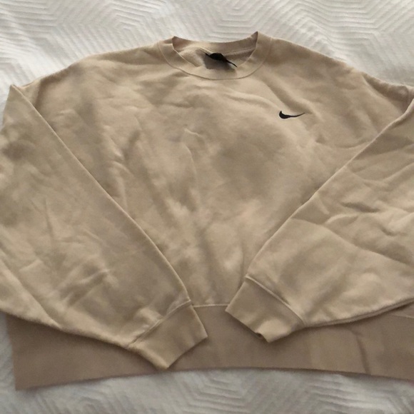 Nike Tops - Nike Sweatshirt